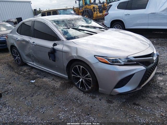 2019 TOYOTA CAMRY SE 1