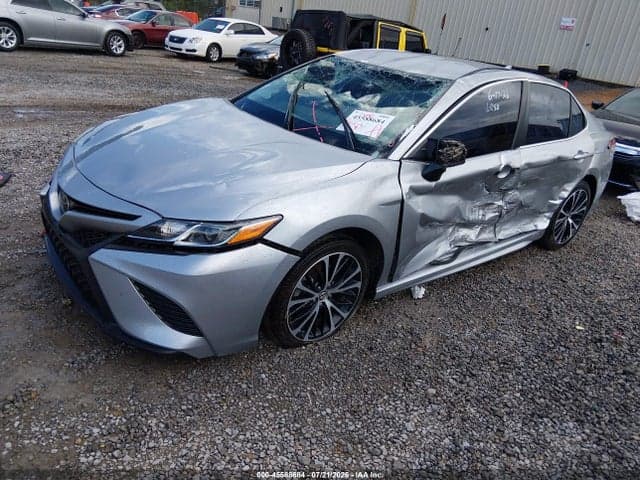 2019 TOYOTA CAMRY SE 2