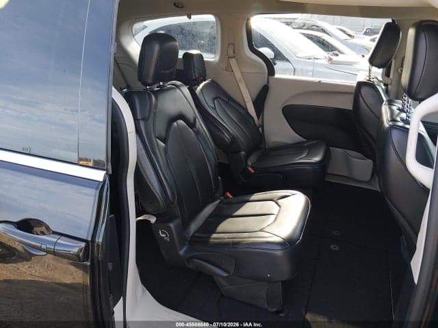 2020 CHRYSLER VOYAGER LXI 8