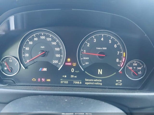 2020 BMW M4 CS 7