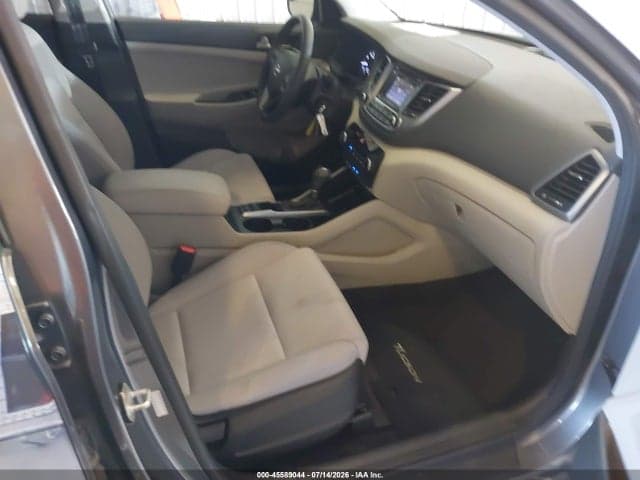 2018 HYUNDAI TUCSON SE 5