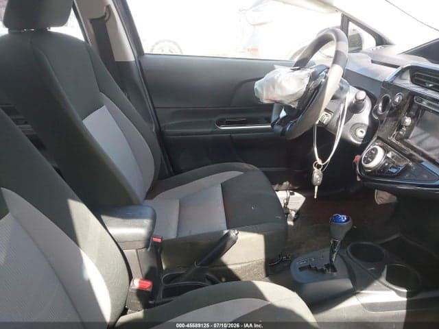2019 TOYOTA PRIUS C L 5
