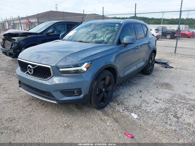 2022 VOLVO XC40 T5 MOMENTUM 2