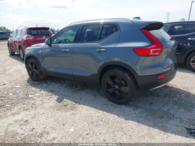 2022 VOLVO XC40 T5 MOMENTUM 3