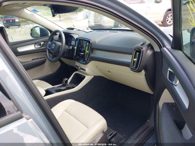 2022 VOLVO XC40 T5 MOMENTUM 5