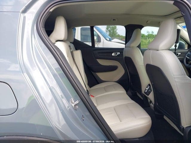 2022 VOLVO XC40 T5 MOMENTUM 8