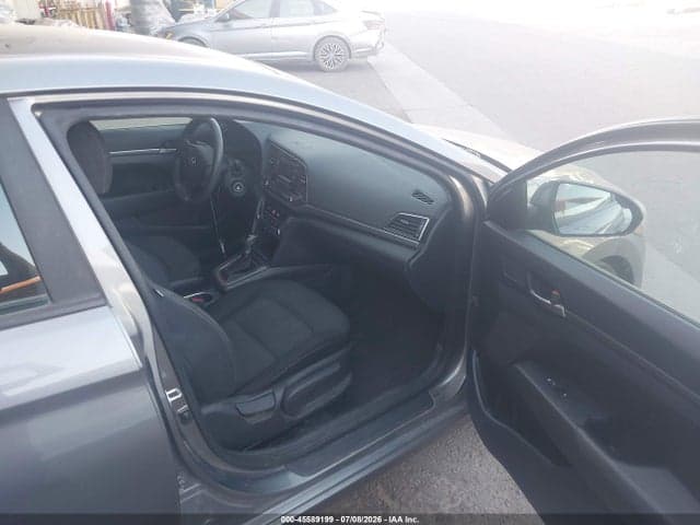 2018 HYUNDAI ELANTRA SE 5