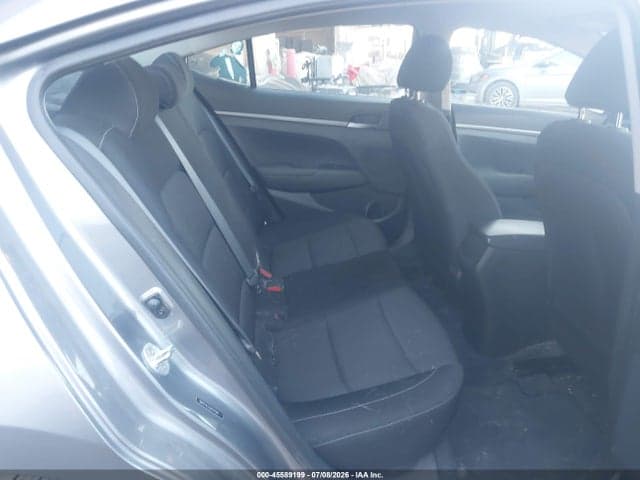 2018 HYUNDAI ELANTRA SE 8