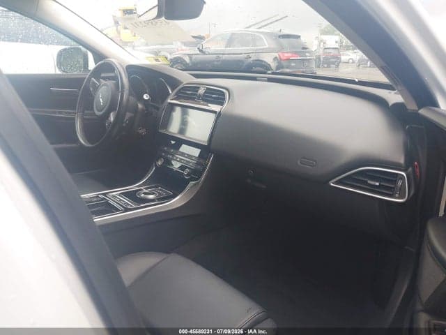2019 JAGUAR XE 25T 5