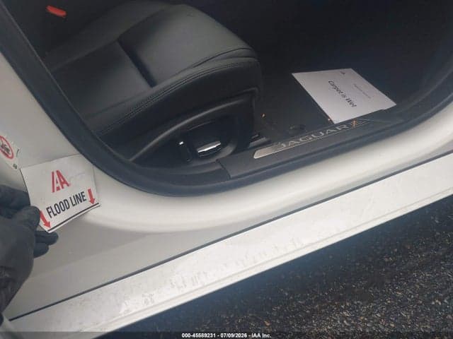 2019 JAGUAR XE 25T 6