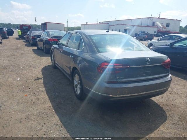 2017 VOLKSWAGEN PASSAT 1.8T S 3