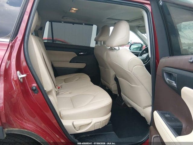 2020 TOYOTA HIGHLANDER XLE 8
