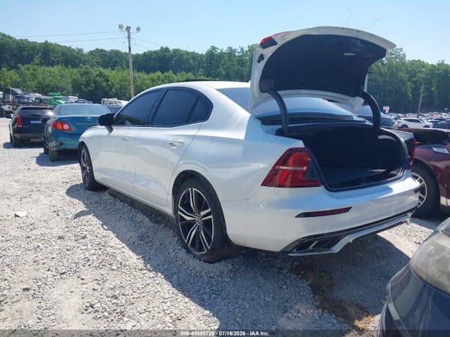2022 VOLVO S60 B5 R-DESIGN 3