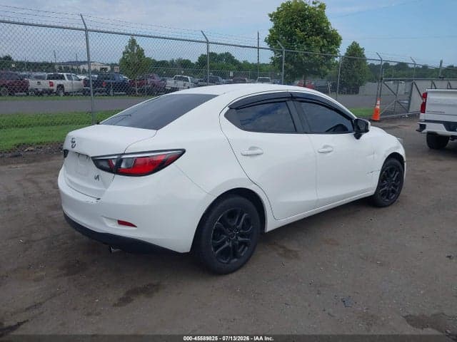 2017 TOYOTA YARIS IA 4