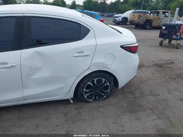 2017 TOYOTA YARIS IA 6