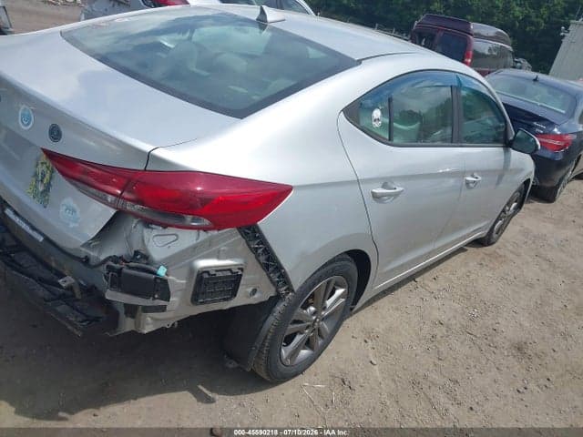 2017 HYUNDAI ELANTRA SE 4