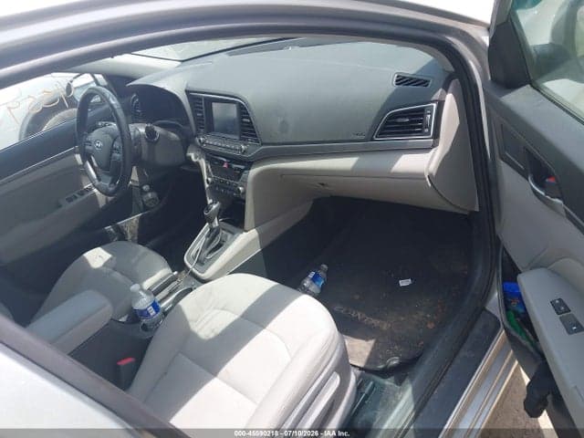 2017 HYUNDAI ELANTRA SE 5