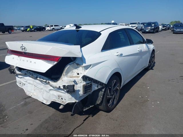 2024 HYUNDAI ELANTRA SEL 4