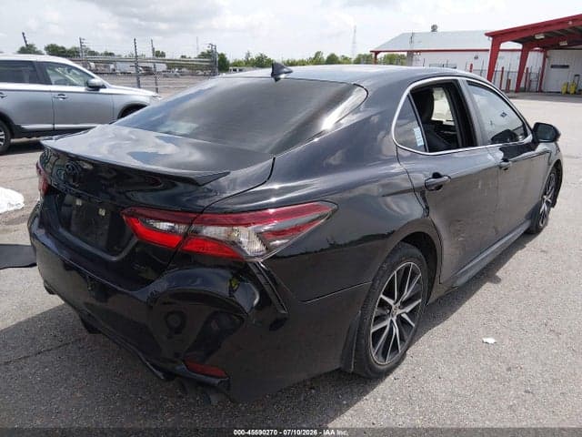 2021 TOYOTA CAMRY SE 4