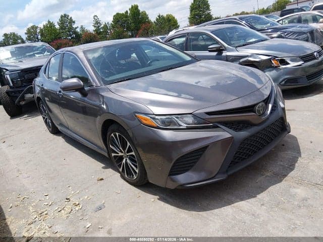 2019 TOYOTA CAMRY SE 1