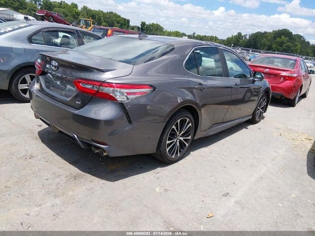 2019 TOYOTA CAMRY SE 4