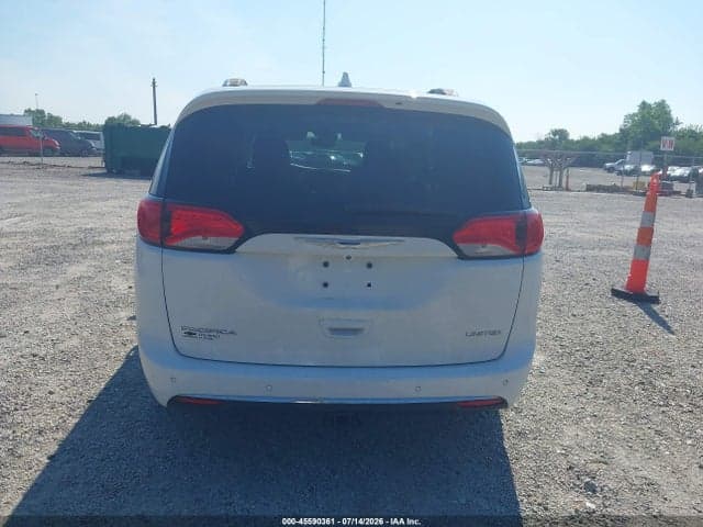 2018 CHRYSLER PACIFICA LIMITED 17