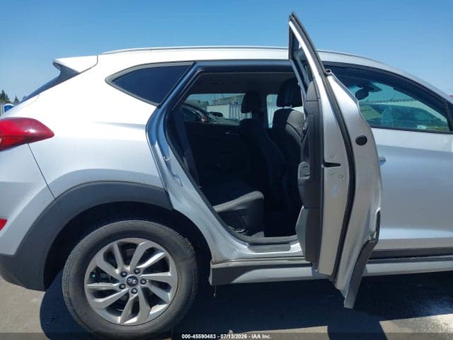 2017 HYUNDAI TUCSON SE PLUS 8