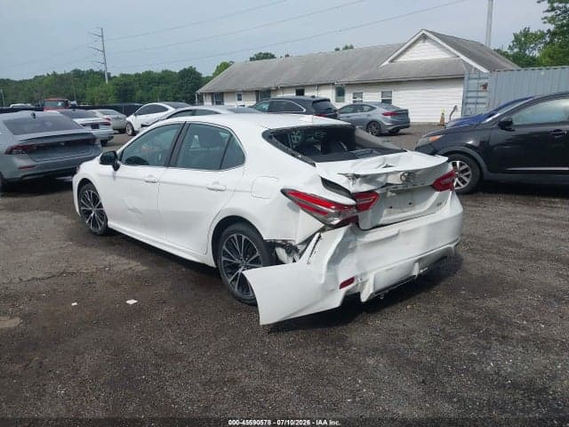 2020 TOYOTA CAMRY SE 3