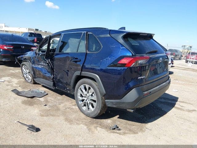 2025 TOYOTA RAV4 XLE PREMIUM 3