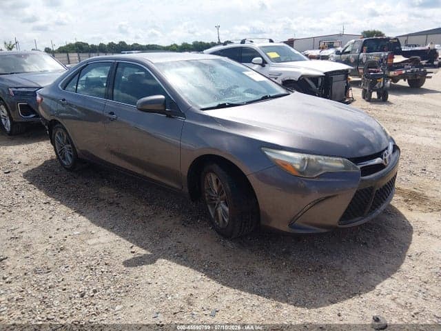 2017 TOYOTA CAMRY SE 1