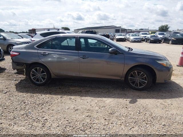 2017 TOYOTA CAMRY SE 13