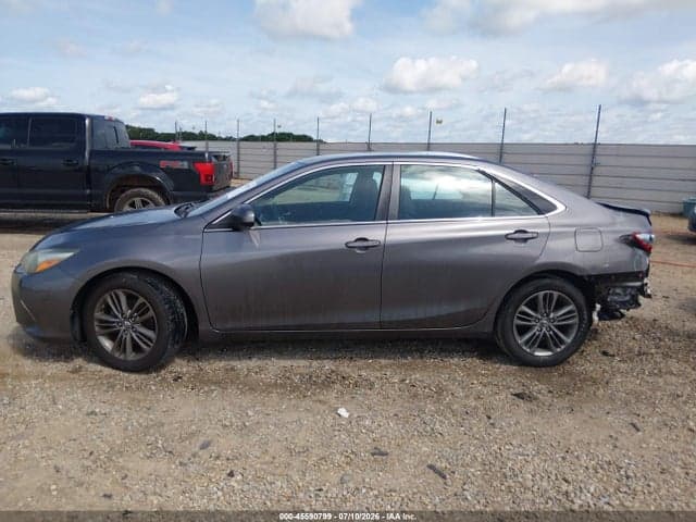 2017 TOYOTA CAMRY SE 14