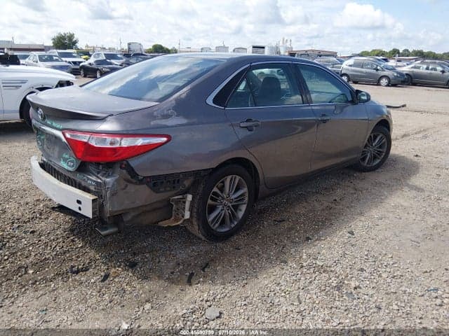 2017 TOYOTA CAMRY SE 4