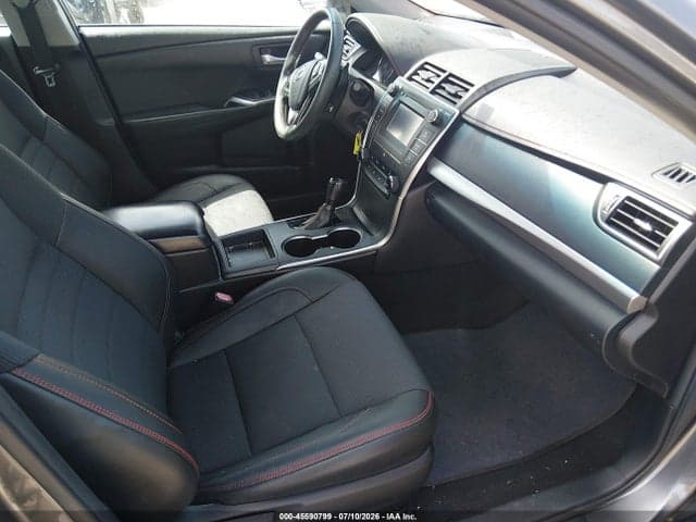 2017 TOYOTA CAMRY SE 5