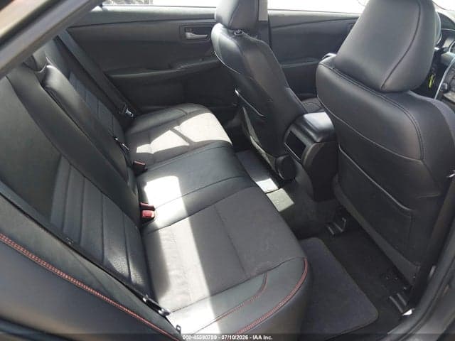 2017 TOYOTA CAMRY SE 8