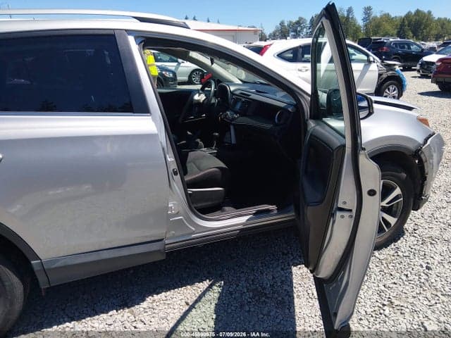 2017 TOYOTA RAV4 XLE 5