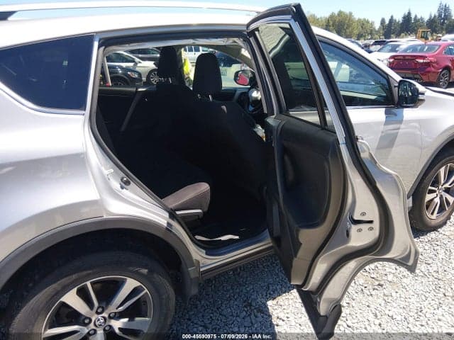 2017 TOYOTA RAV4 XLE 8