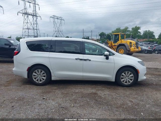 2020 CHRYSLER VOYAGER L 13