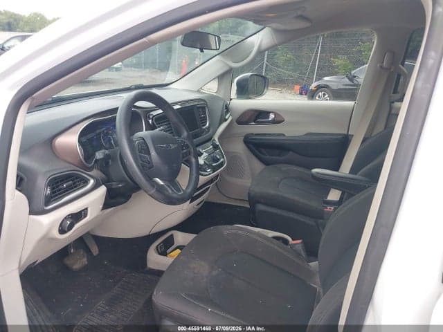 2020 CHRYSLER VOYAGER L 14