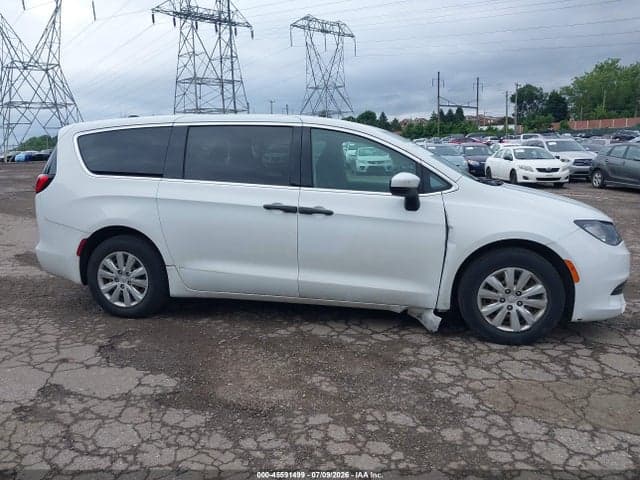 2020 CHRYSLER VOYAGER L 13