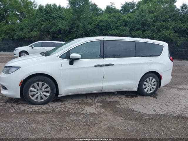 2020 CHRYSLER VOYAGER L 14