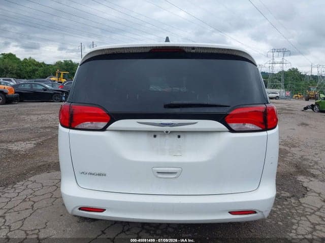 2020 CHRYSLER VOYAGER L 16