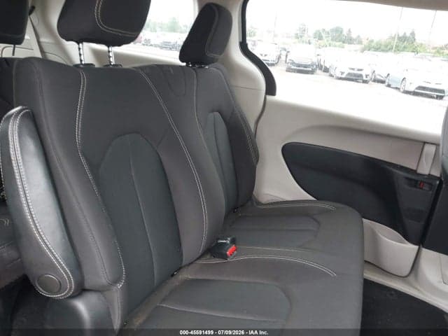 2020 CHRYSLER VOYAGER L 8