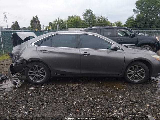 2017 TOYOTA CAMRY SE 14