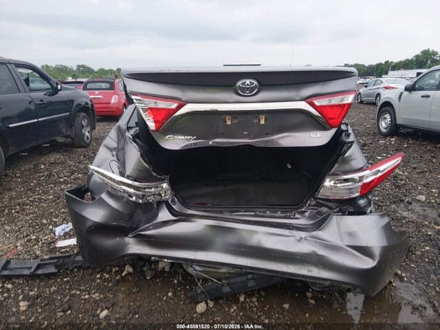2017 TOYOTA CAMRY SE 17