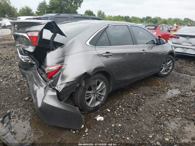 2017 TOYOTA CAMRY SE 4