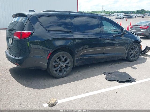2019 CHRYSLER PACIFICA TOURING L 4