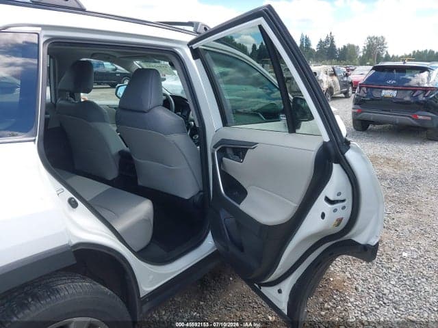 2020 TOYOTA RAV4 XLE PREMIUM 8