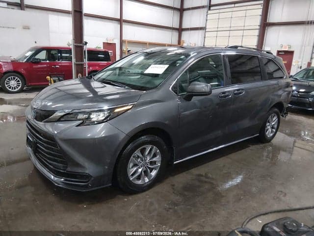 2025 TOYOTA SIENNA LE 2