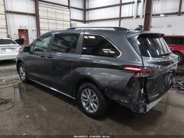 2025 TOYOTA SIENNA LE 3